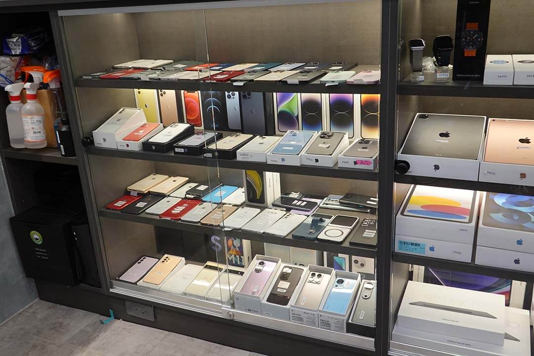 青蘋果3C 店展示櫃｜二手手機回收與展示實拍照｜Pixel 系列機種回收專區