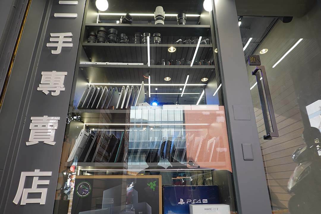 青蘋果3C 台南門市外觀實拍｜二手3C專賣店正門照｜支援現場手機回收估價